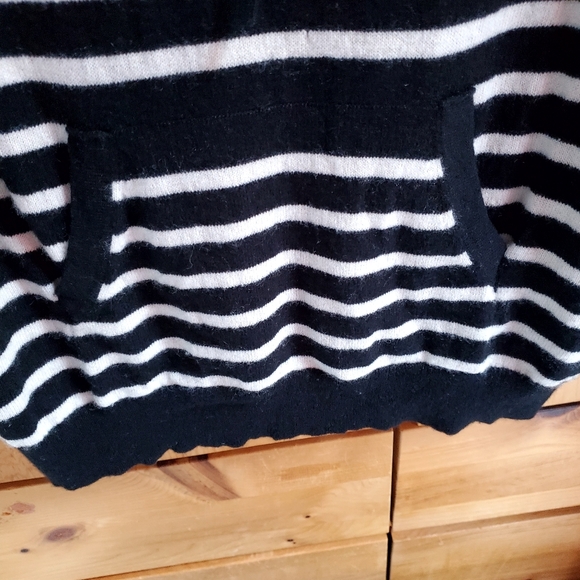 Nili Lotan Women's Cashmere Black & Cream Striped Hooded Sweater Size XS - Picture 3 of 6